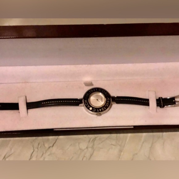 Women’s vintage coach watch very dainty works great in good condition with box! - Picture 3 of 5